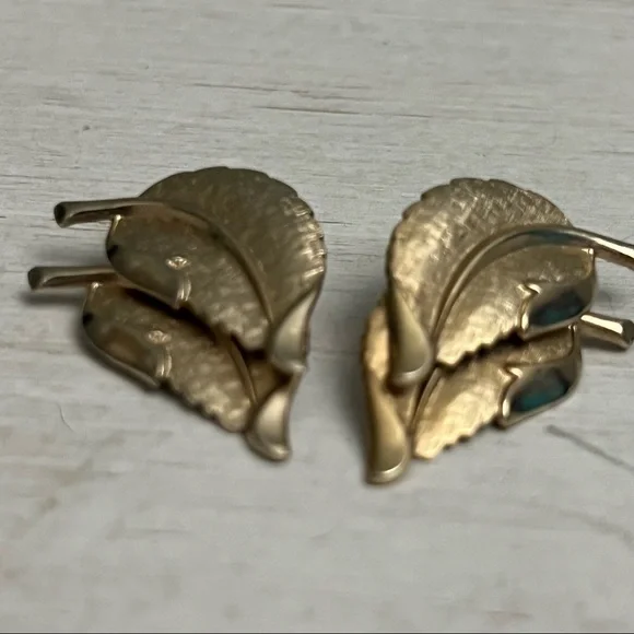 Judy Lee Vintage 1980s Gold Tone Double Leaves Clip On Earrings - Picture 10 of 10